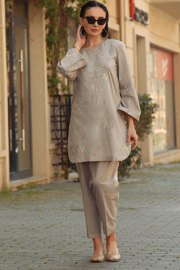 Dusky Grace - Light Gray